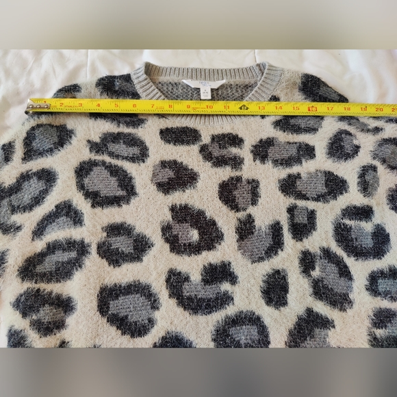 Time And Tru NWOT gray Animal print crew neck sweater 🐆🩶🖤 (S/CH) (Size: 4-6) - Picture 8 of 16